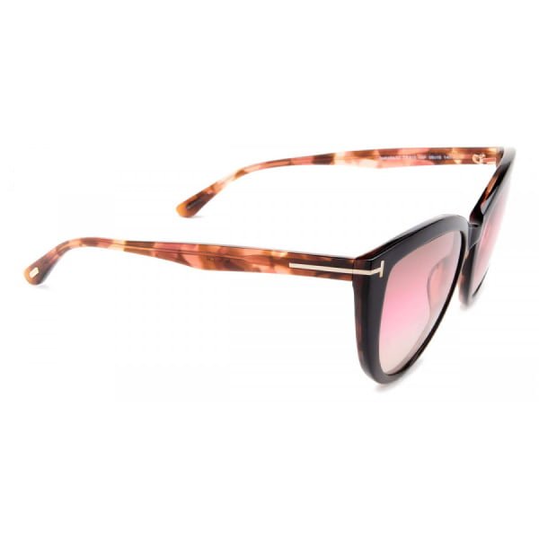 ft0915 isabella 02 05f 02 900x450 1